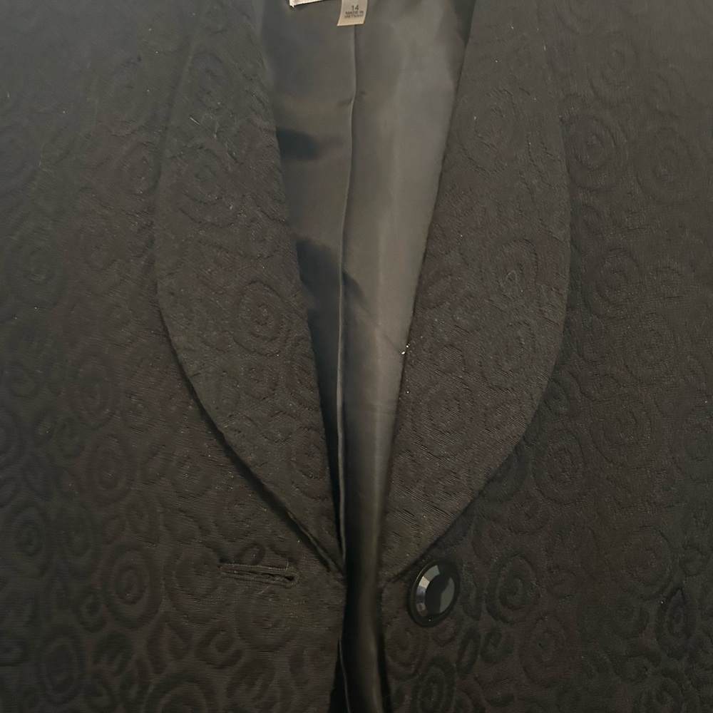 Le Suit Elegant Textured Black Blazer And Skirt Suit - Picture 3 of 5